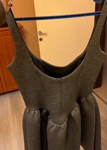 V Yaka Gri Midi Elbise, Pilili, Kolsuz - Görsel 3