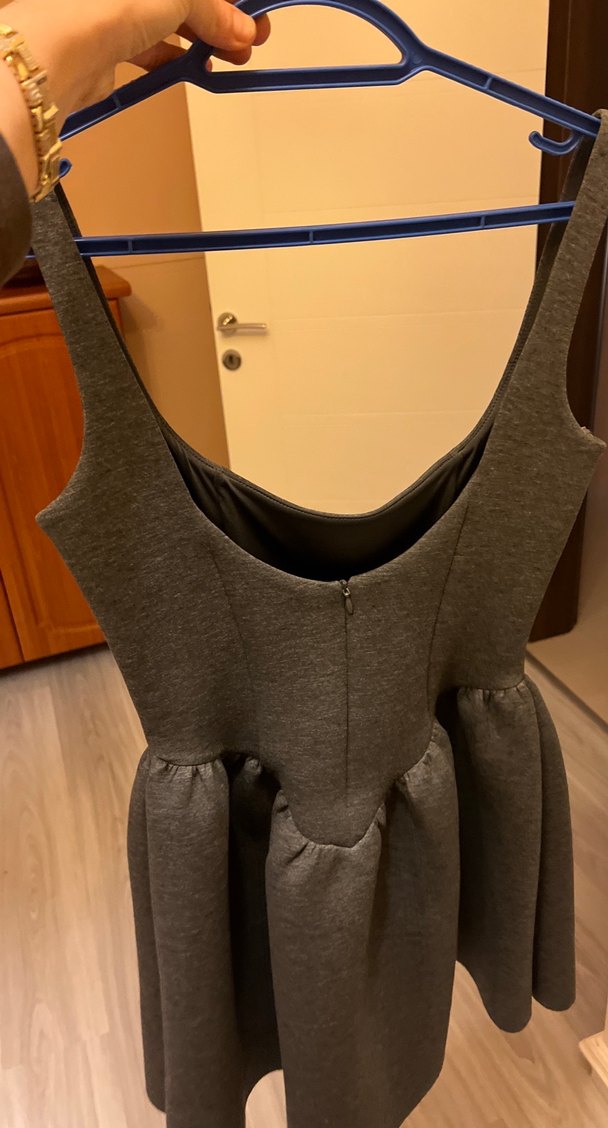 V Yaka Gri Midi Elbise, Pilili, Kolsuz - Görsel 3