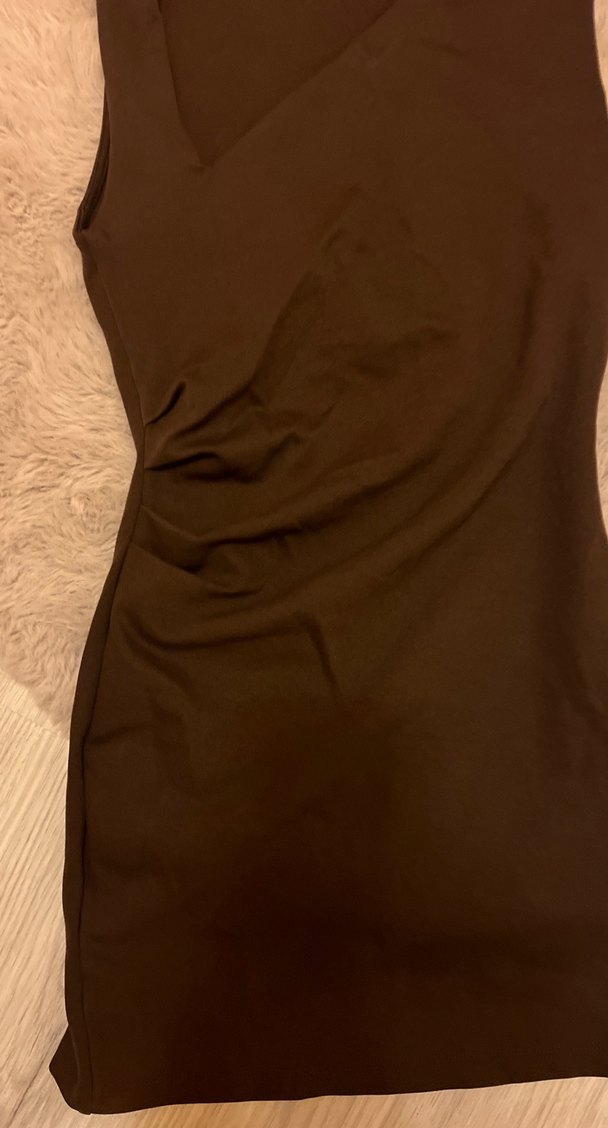 Kahverengi V Yakalı Kolsuz Kalem Elbise - Görsel 2