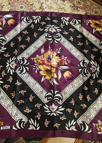 Çiçek Desenli Çok Renkli Kadın Basortusu - Görsel 2