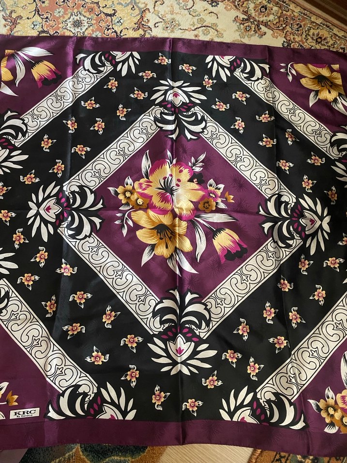 Çiçek Desenli Çok Renkli Kadın Basortusu - Görsel 2