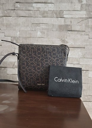 Calvin Klein- Yan çapraz çanta