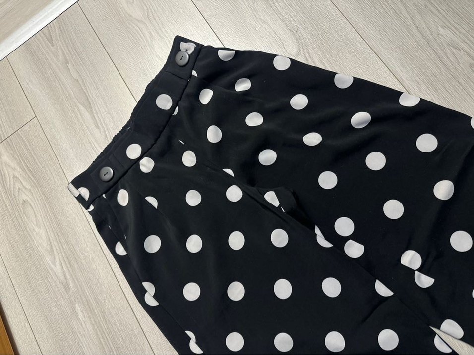 Zara Düğmeli Siyah Puantiyeli Midi Kadın Pantolon - Görsel 2