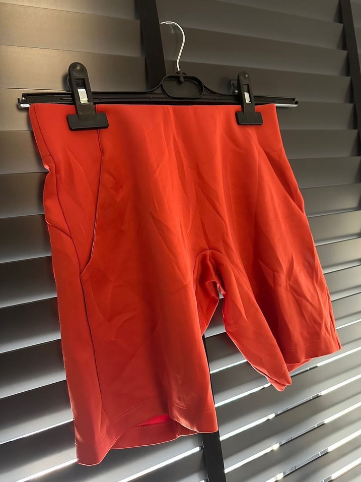 Kırmızı Mini Spor Şort - Görsel 2