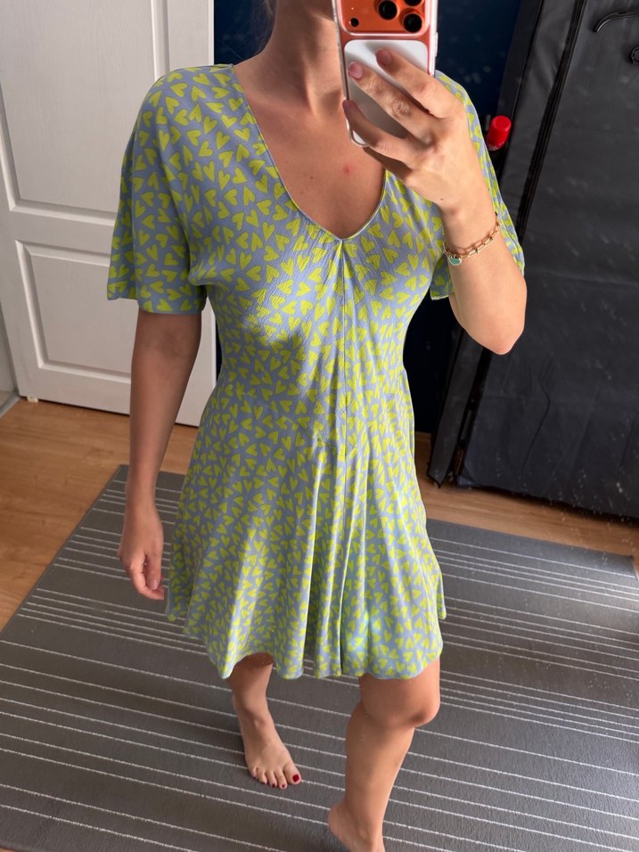 V Yaka Midi Elbise - Görsel 3