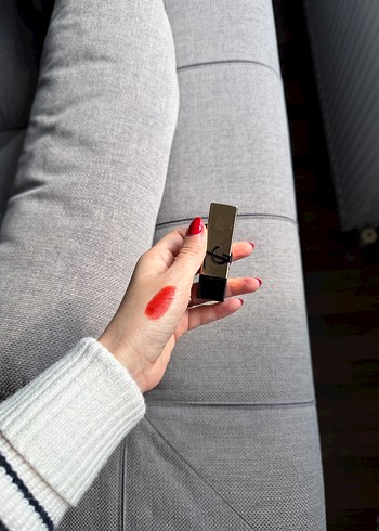 Yves Saint Laurent Saten Bitişli Ruj 083 - Görsel 4