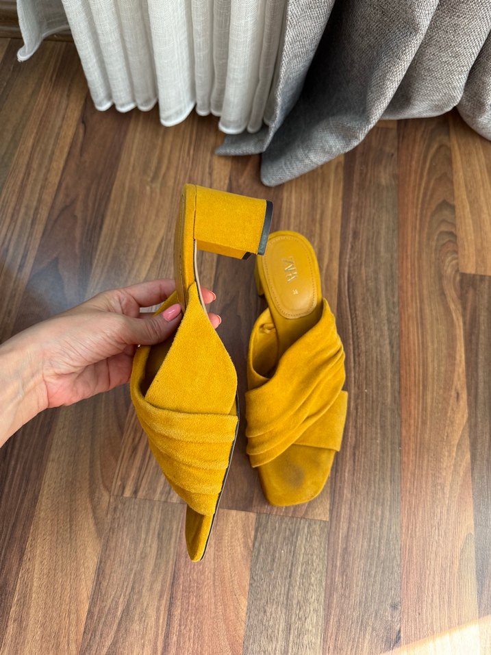 Sarı Süet Pliseli Blok Topuklu Kadın Terlik - Görsel 2