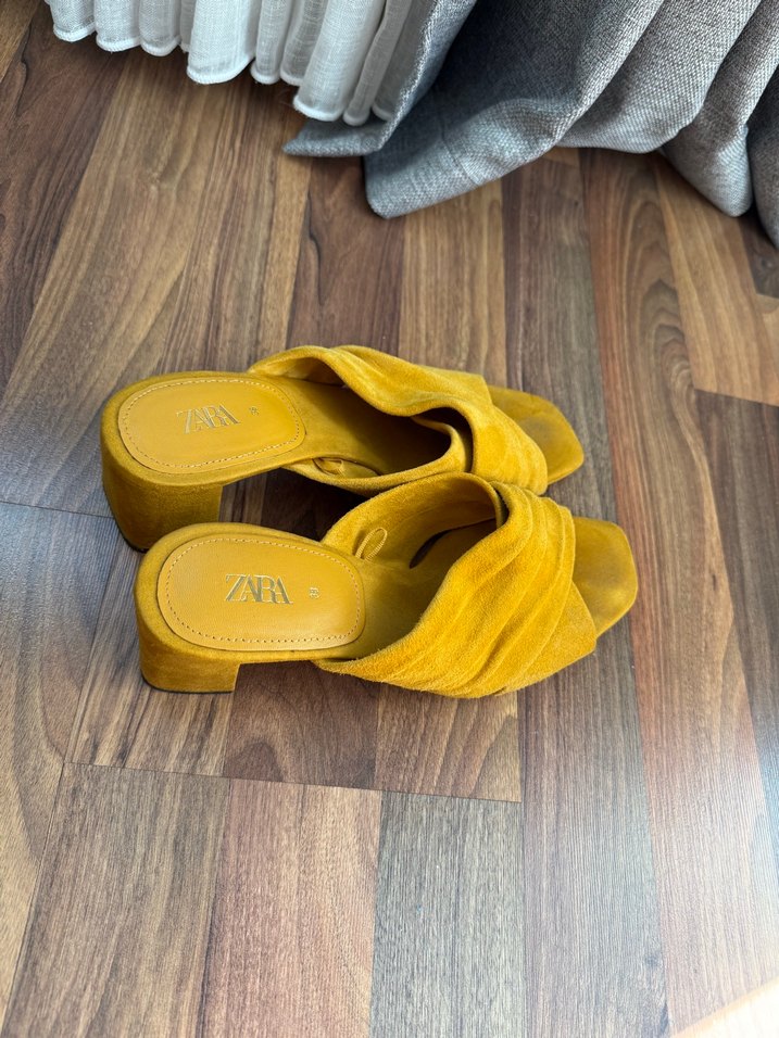 Sarı Süet Pliseli Blok Topuklu Kadın Terlik - Görsel 5