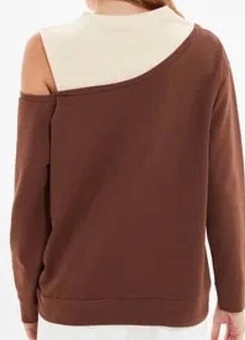 Trendyol & Milla Kahverengi Kayık Yaka Detaylı Basic İnce Örme Sweatshirt 