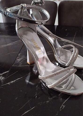 Gümüş taşlı abiye ince topuklu ayakkabı