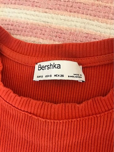 Bershka yırtmaçlı elbise