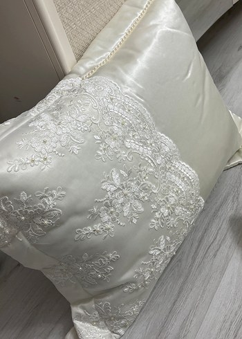 Nakışlı Beyaz Yatak Örtüsü - Görsel 3