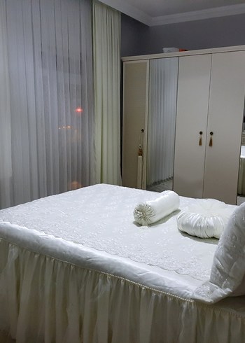 Nakışlı Beyaz Yatak Örtüsü - Görsel 2