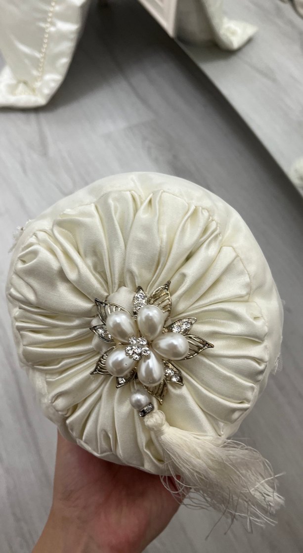 Nakışlı Beyaz Yatak Örtüsü - Görsel 5