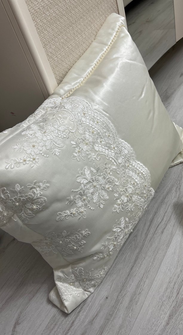 Nakışlı Beyaz Yatak Örtüsü - Görsel 3