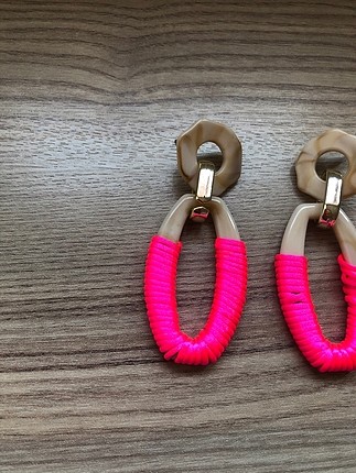 Pembe küpe 