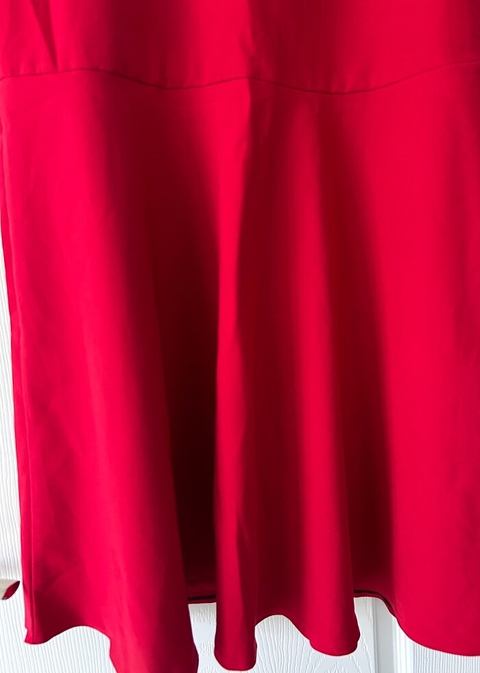 Kırmızı elbise - Görsel 2