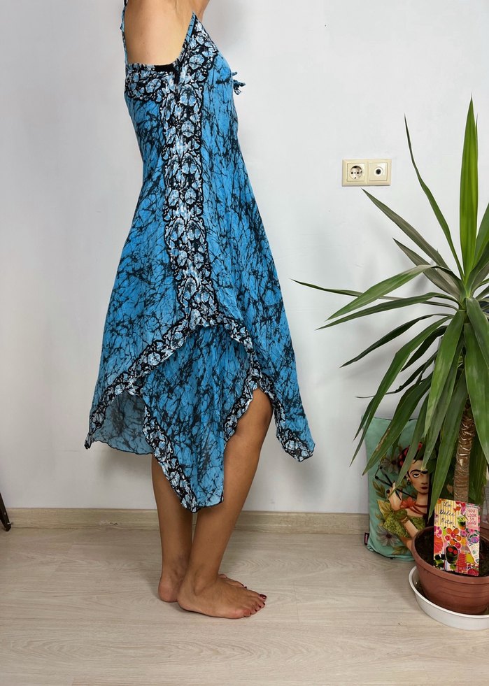 Uzun Bağlamalı Mavi Batik Elbise - Görsel 3