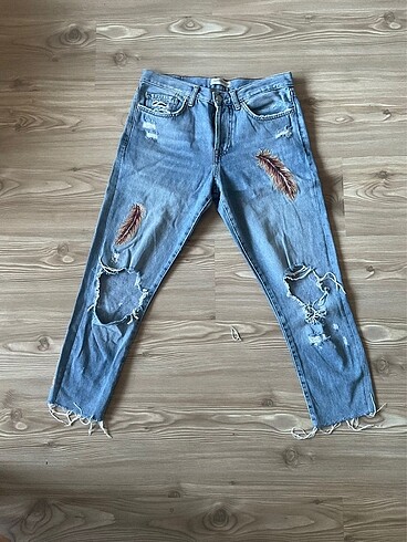 Zara işlemeli jean