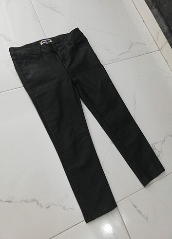 38 Beden siyah Renk Deri görünümlü pantolon 