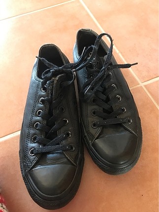 Siyah deri spor ayakkabı