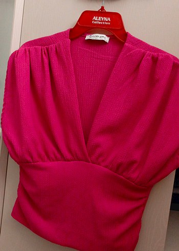 Pembe V Yaka Pilili Kolsuz Mini Bluz - Görsel 2