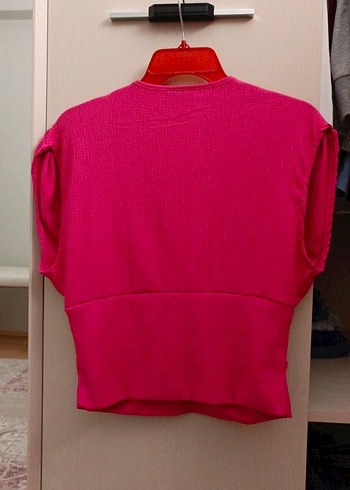 Pembe V Yaka Pilili Kolsuz Mini Bluz - Görsel 4