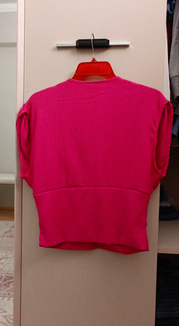 Pembe V Yaka Pilili Kolsuz Mini Bluz - Görsel 4