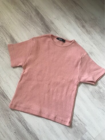 Pembe tişört