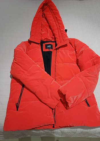 Kırmızı Kapüşonlu Kadın Kışlık Mont - Görsel 4