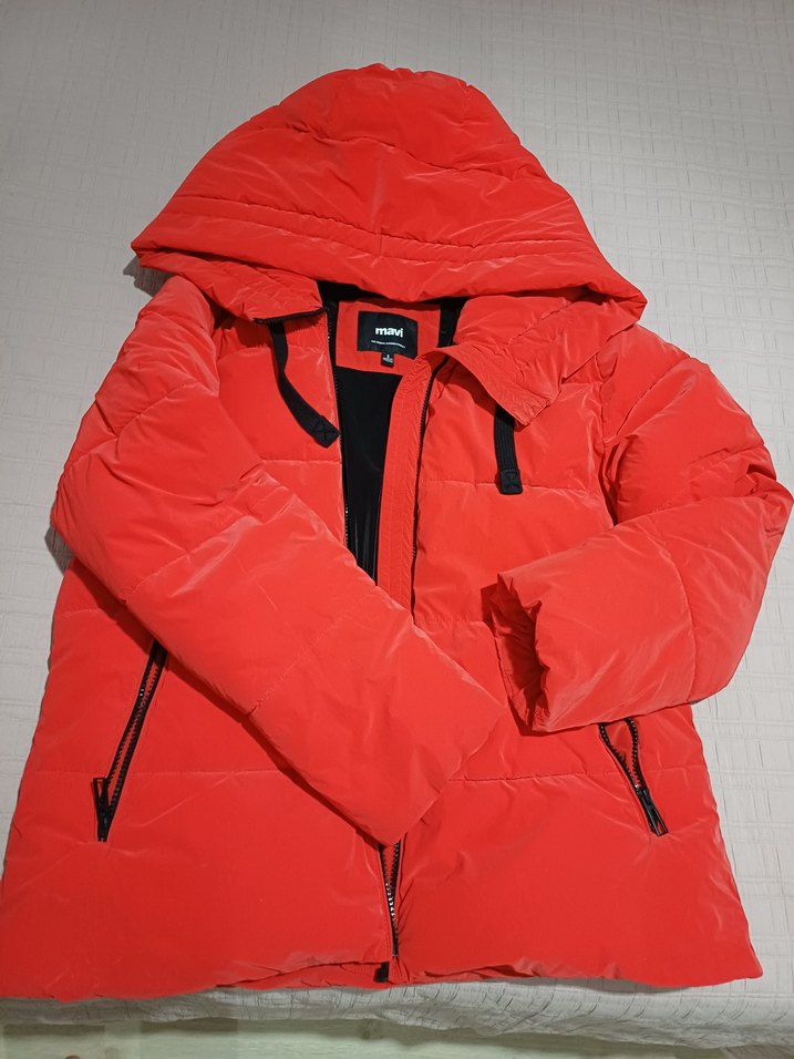 Kırmızı Kapüşonlu Kadın Kışlık Mont - Görsel 3