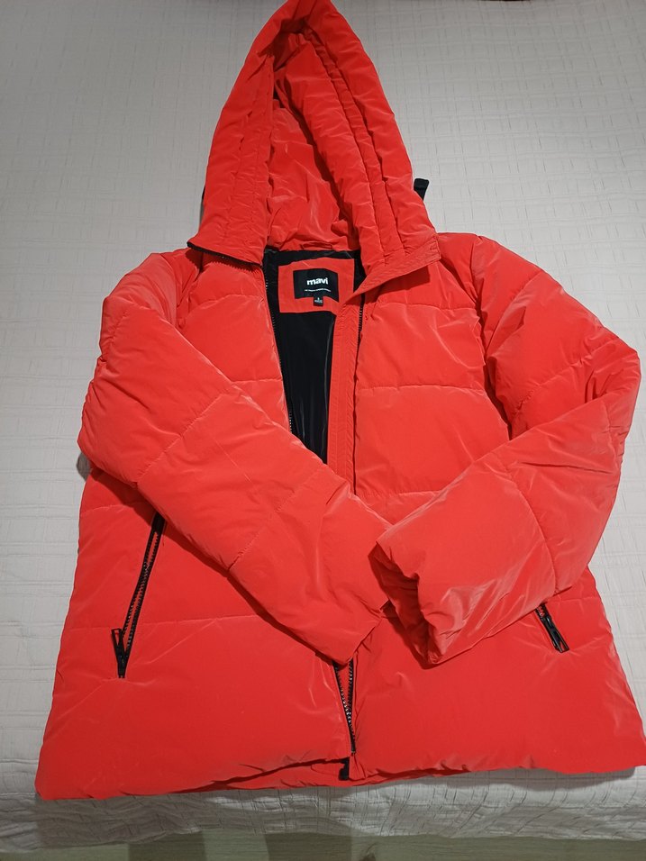 Kırmızı Kapüşonlu Kadın Kışlık Mont - Görsel 4