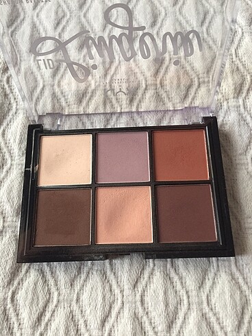 Beden Nyx lingerie far paleti