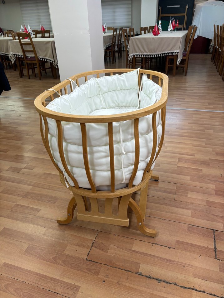Sallanır Ahşap Bebek Beşiği - Görsel 2