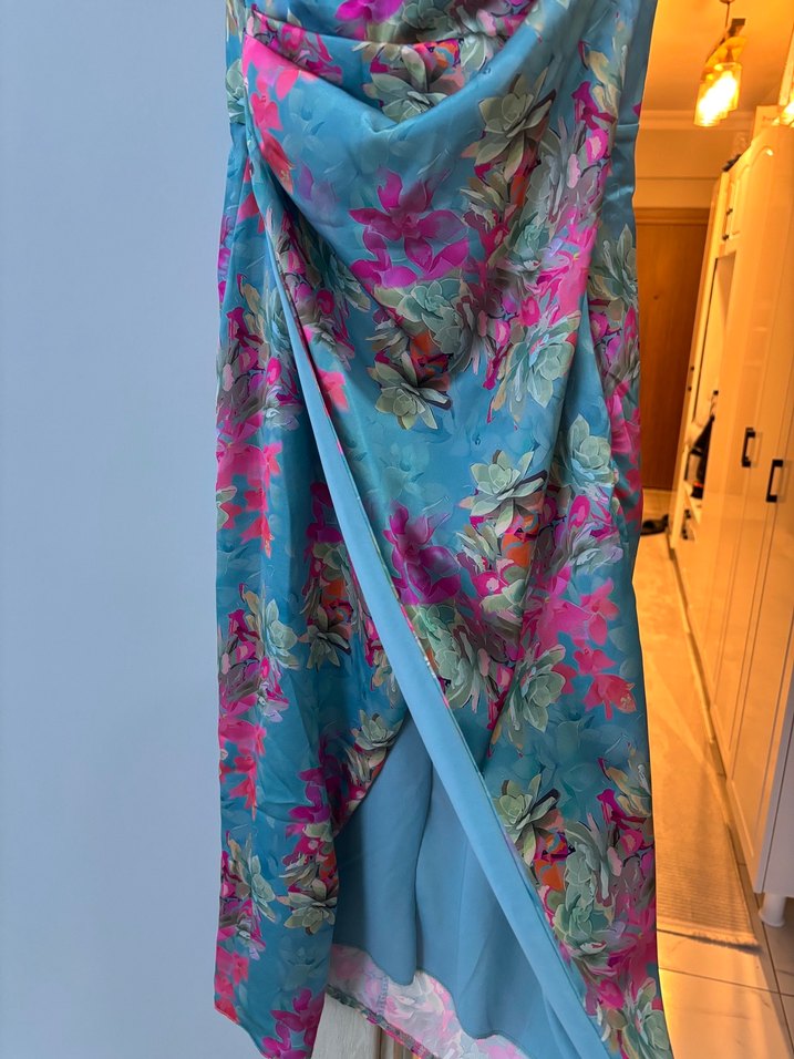 Çiçek Desenli Elbise - Görsel 4