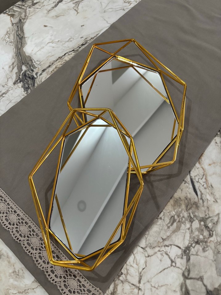 Altın Renkli Dekoratif Geometrik Aynalı Tepsiler - Görsel 3