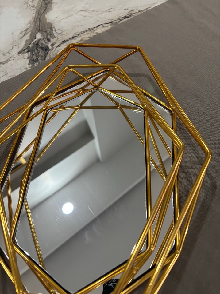 Altın Renkli Dekoratif Geometrik Aynalı Tepsiler - Görsel 4