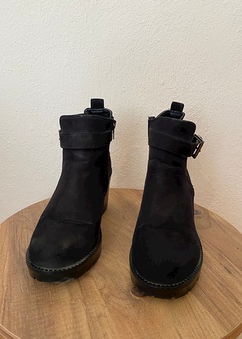 Siyah Süet Tokalı Topuklu Kadın Bot - Görsel 3