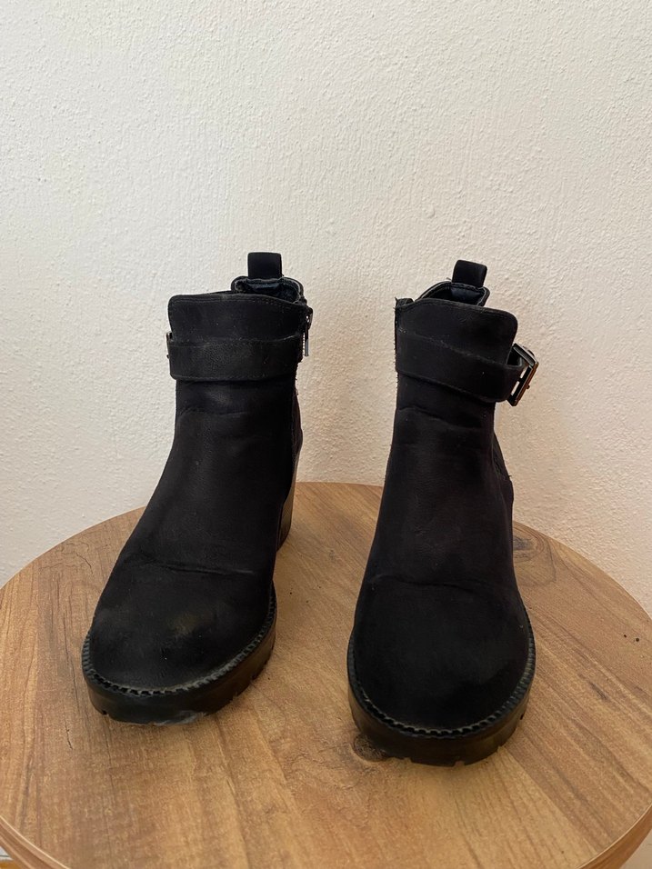 Siyah Süet Tokalı Topuklu Kadın Bot - Görsel 3