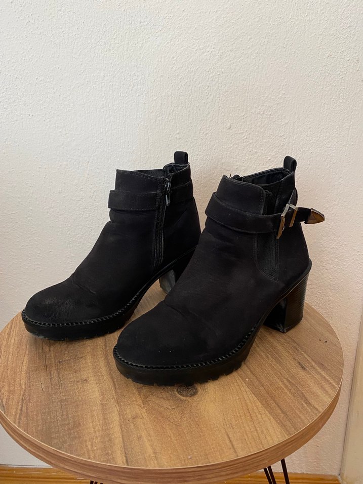 Siyah Süet Tokalı Topuklu Kadın Bot - Görsel 4