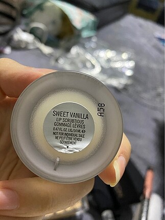 MAC Mac lip scrub
