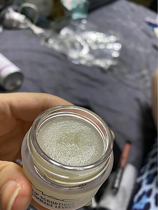 Beden Mac lip scrub