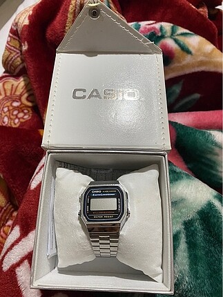 Casio retro saat