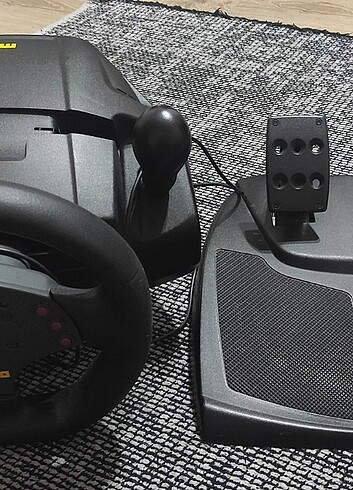 Logitech Momo Direksiyon-Pedal Seti 