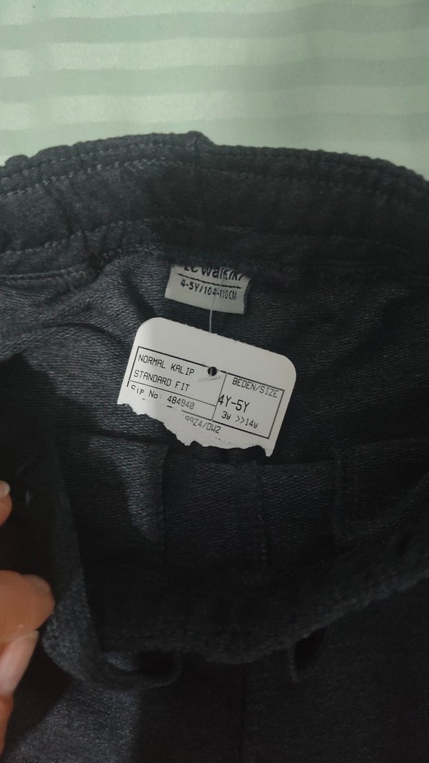 Etiketli çocuk eşofmanı - Görsel 2