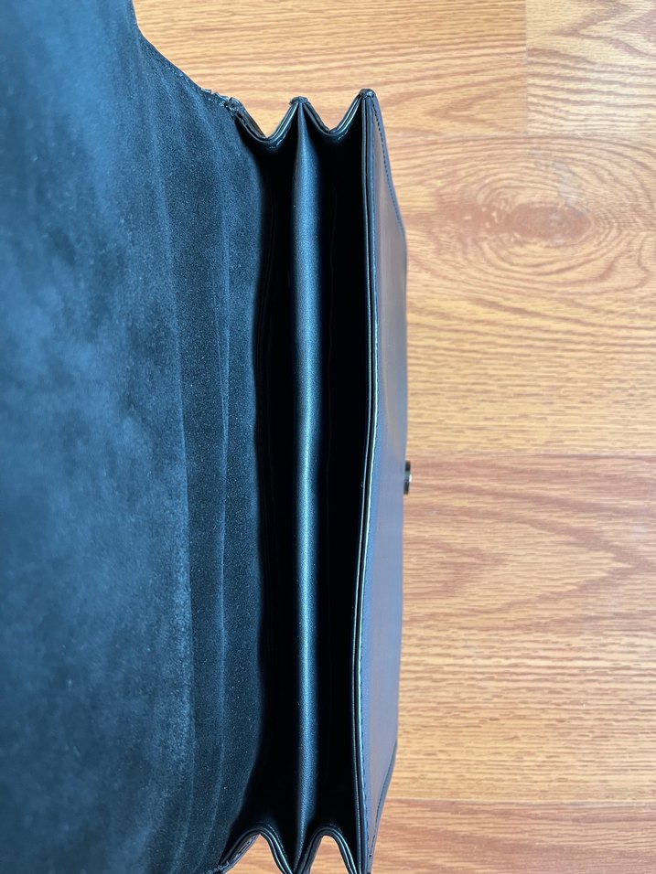 Parlak Siyah Yılan Desenli Zincir Detaylı Süet Çanta - Görsel 5