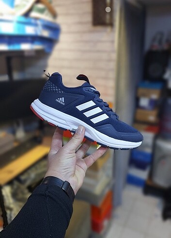 Adidas ithal ürün sararmaz taban marka temsilidir 