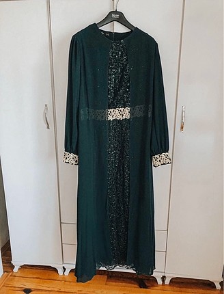 Yeşil Pullu Anne Abiyesi