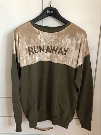 Sweatshirt