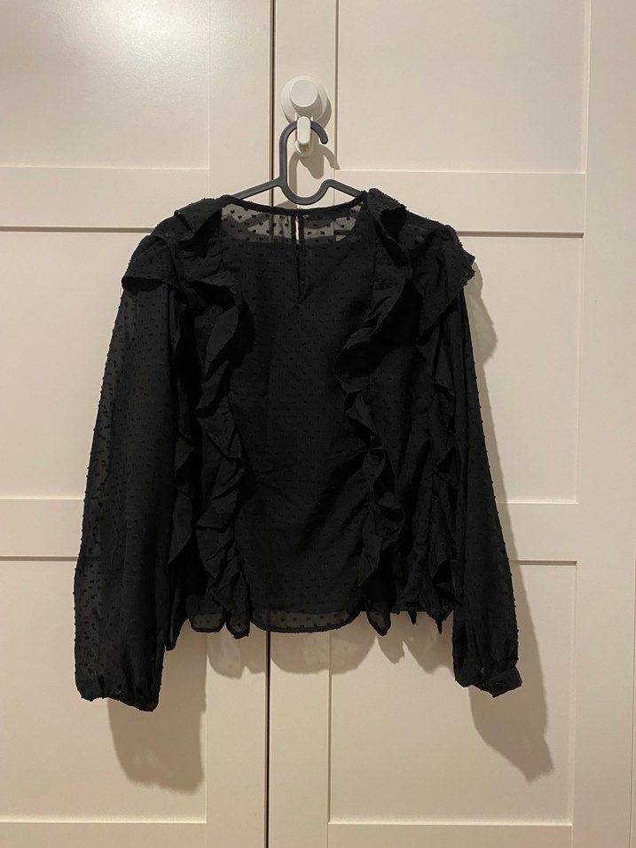 Uzun Kollu Siyah Fırfırlı Bluz - Görsel 3